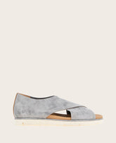 Shop Leslie X Band Sandals – Metallic Leather Comfort Fit | KC | Kenneth Cole SILVER LEATHER