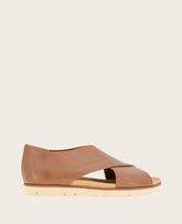Leslie X-Band Sandal Luggage – Women’s Tread Sole | KC | Kenneth Cole LUGGAGE LEATHER