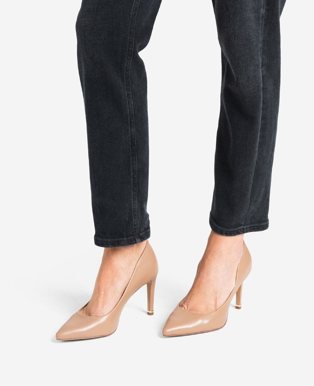 Riley 85 Leather Pumps – Latte Comfort & Gold Trim | KC | Kenneth Cole LATTE
