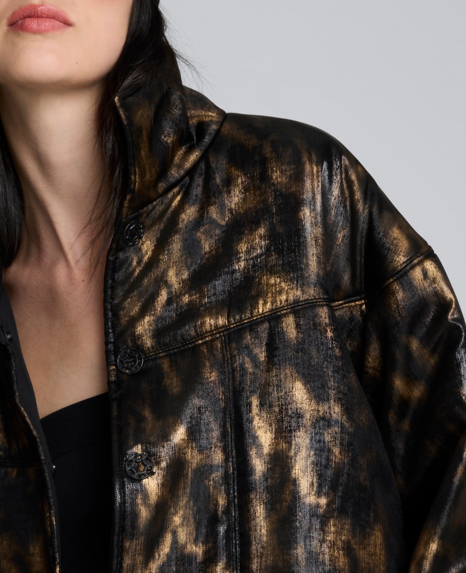 Animal Foiled Satin Lightweight Seamed Puffer Jacket | Kenneth Cole BLACK/MARSH BROWN