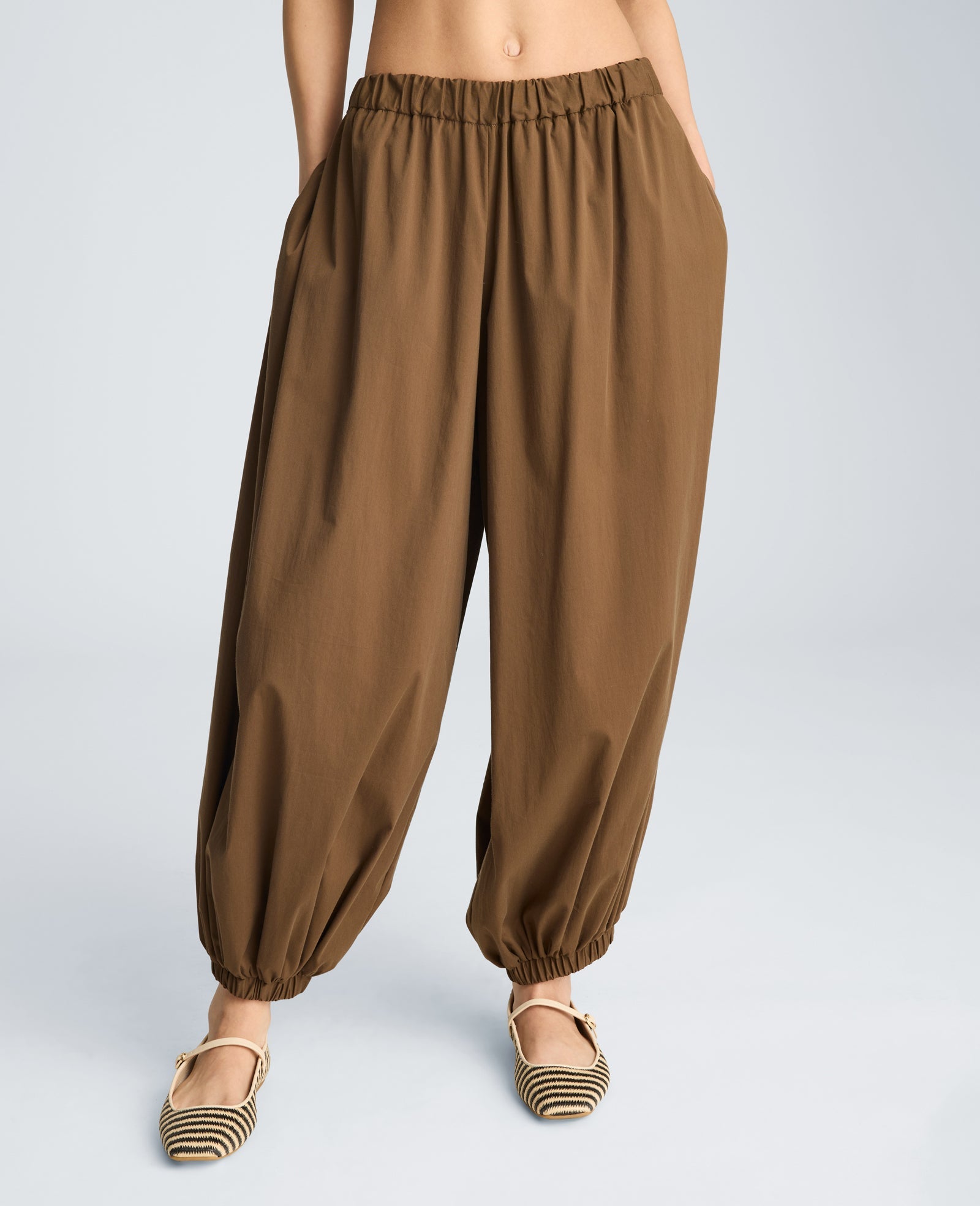 Pull On Bubble Leg Pant | Kenneth Cole BRUNETTE