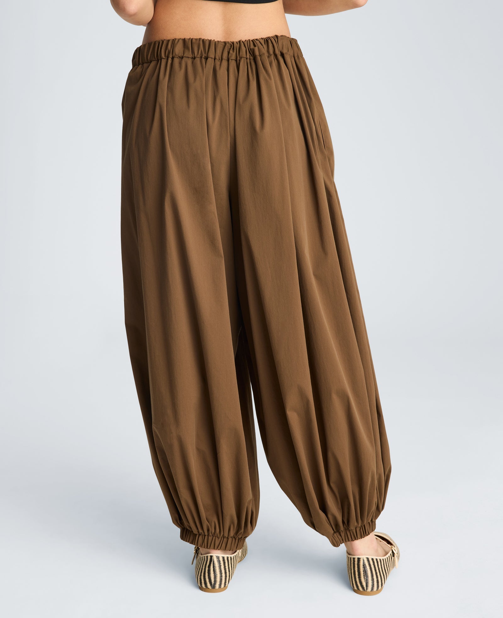 Pull On Bubble Leg Pant | Kenneth Cole BRUNETTE