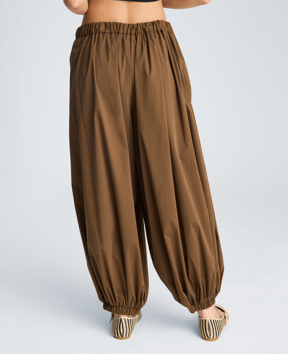 Pull On Bubble Leg Pant | Kenneth Cole BRUNETTE