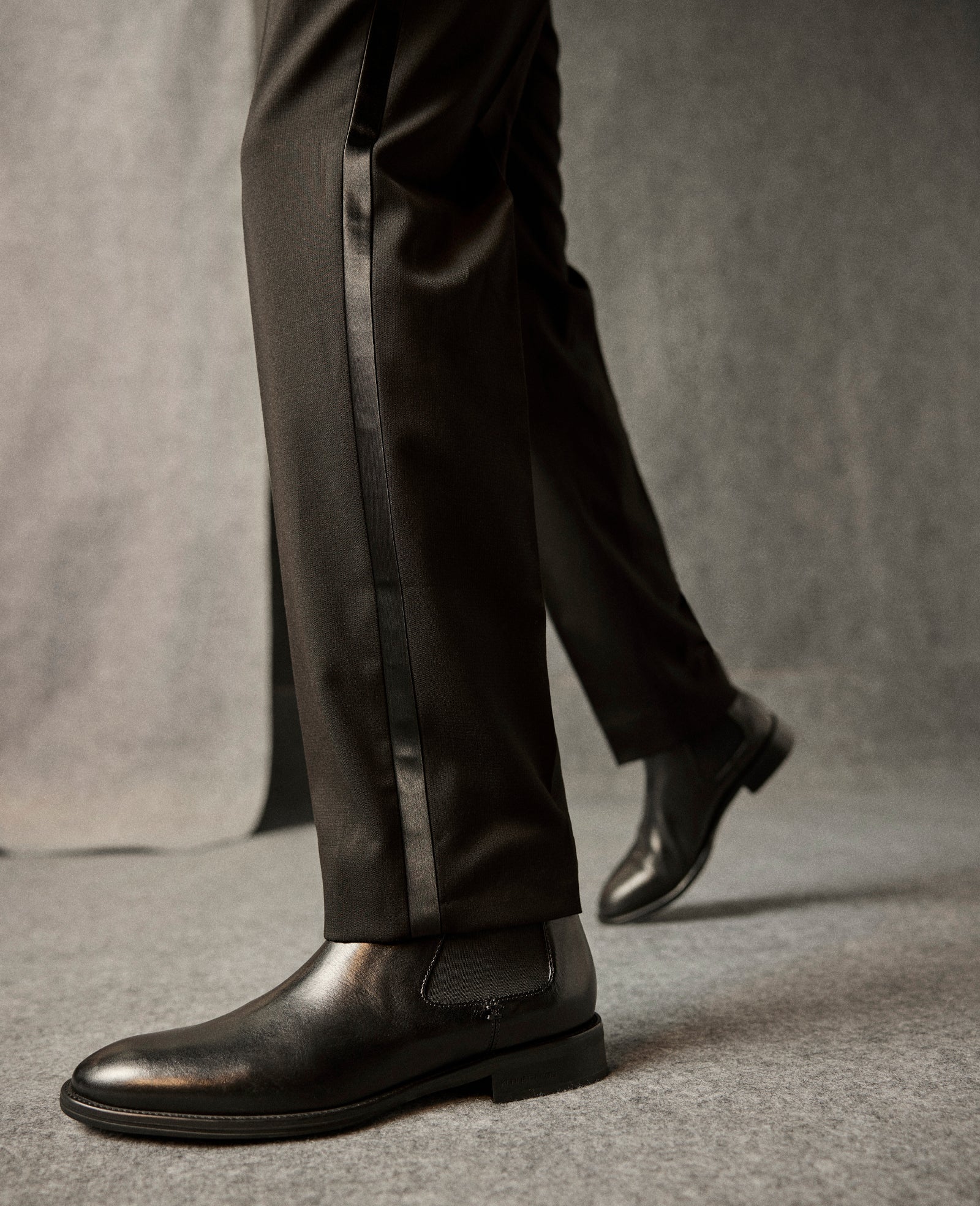Tully Chelsea Boot for Men, Black Leather | KC | Kenneth Cole BLACK LEATHER