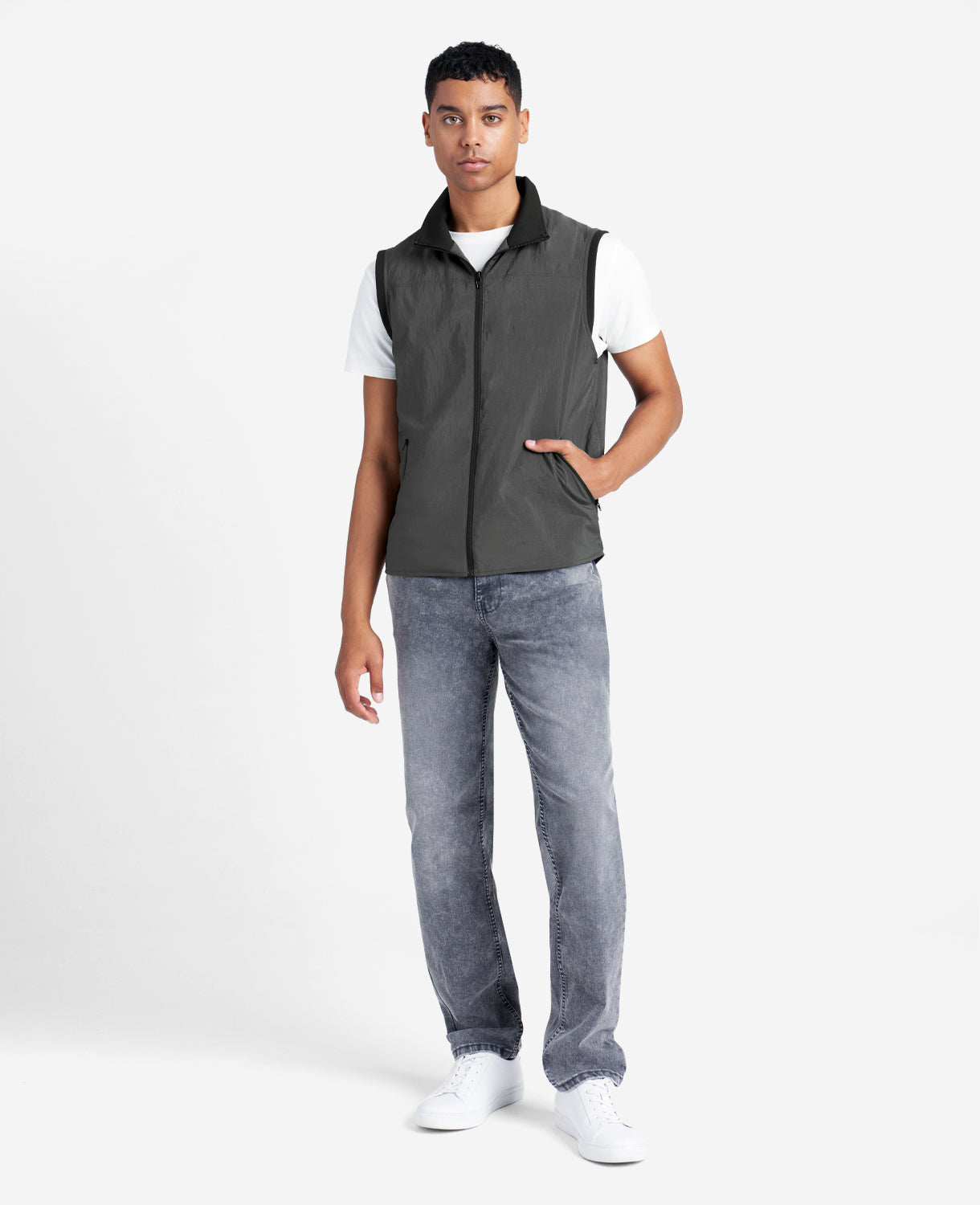 Shop Men’s Lightweight Water-Resistant Vest – Charcoal | KC | Kenneth Cole CHARCOAL