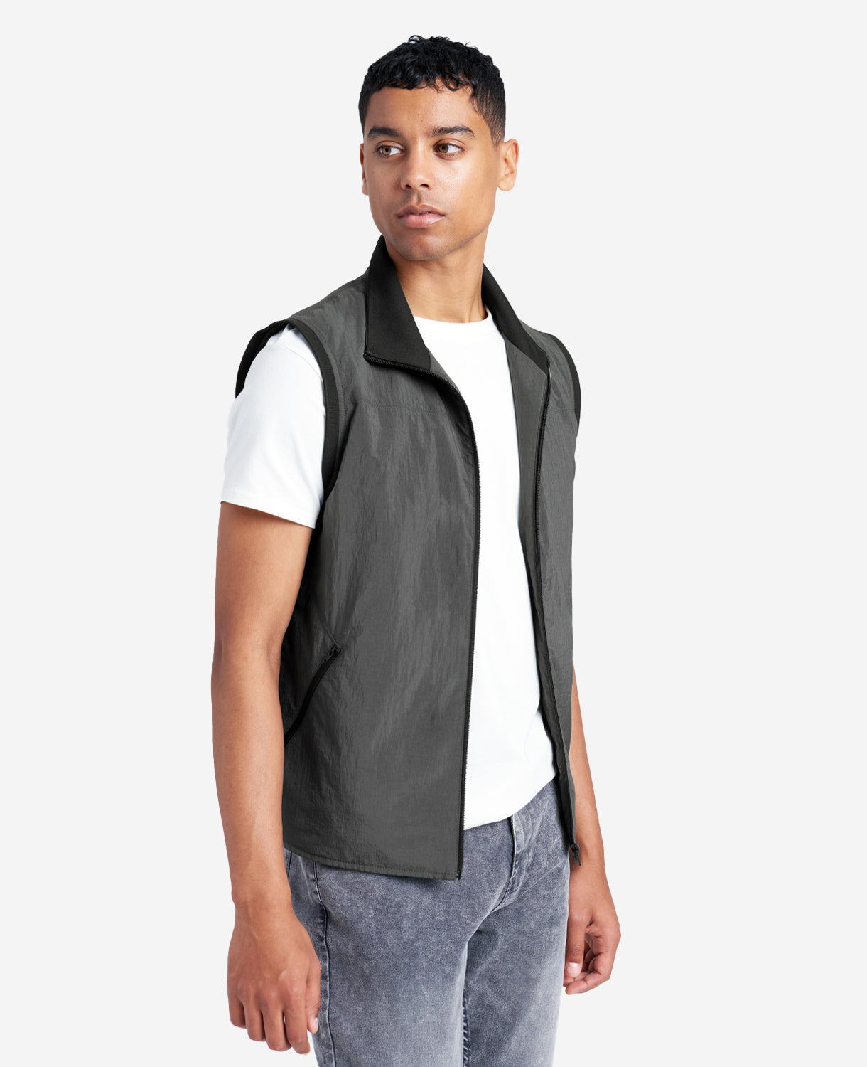 Shop Men’s Lightweight Water-Resistant Vest – Charcoal | KC | Kenneth Cole CHARCOAL