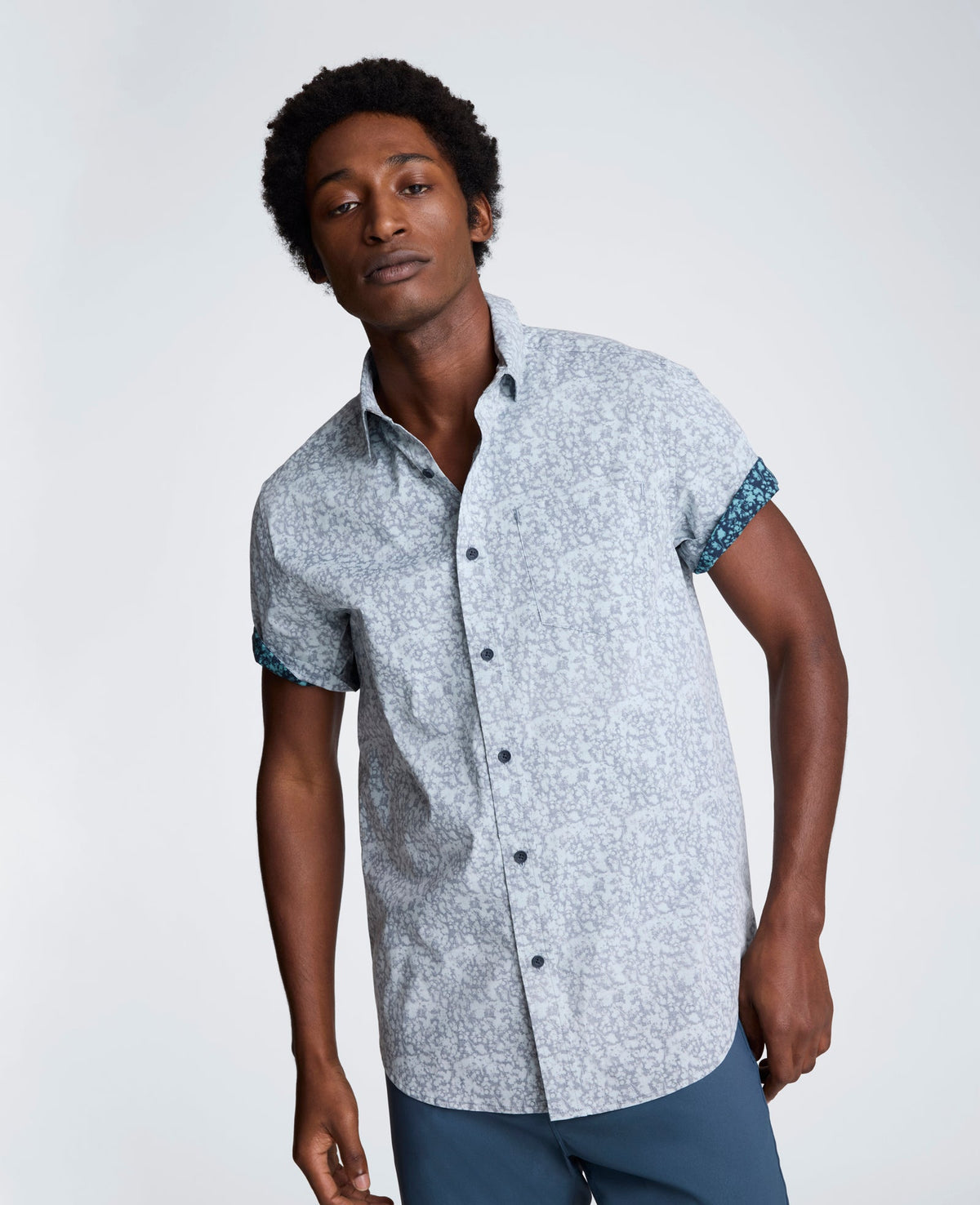 Short Sleeve Sport Shirt with Chest Pocket | Kenneth Cole SCATTERED FLORAL BLUE