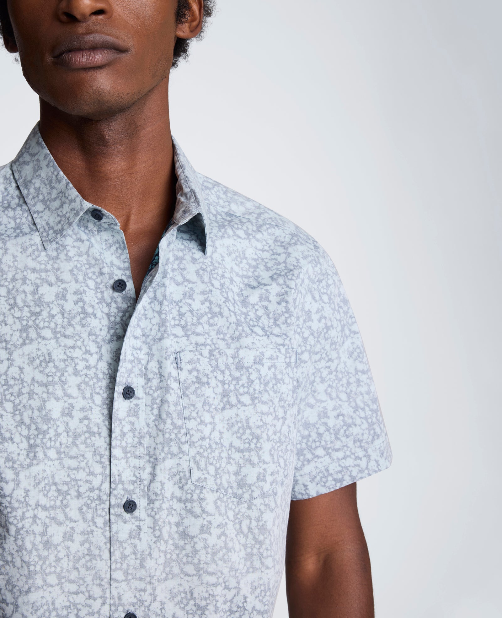 Short Sleeve Sport Shirt with Chest Pocket | Kenneth Cole SCATTERED FLORAL BLUE