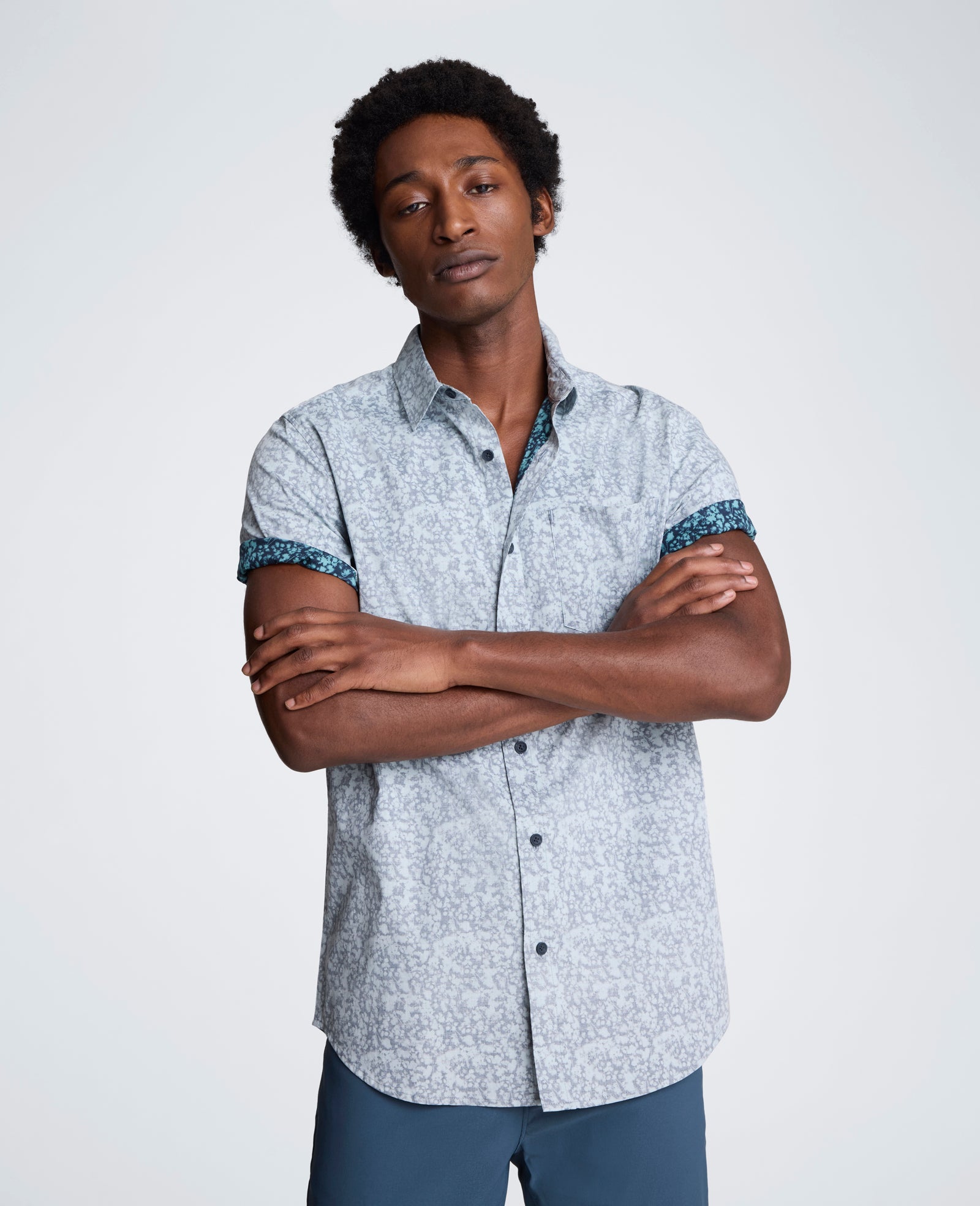 Short Sleeve Sport Shirt with Chest Pocket | Kenneth Cole SCATTERED FLORAL BLUE