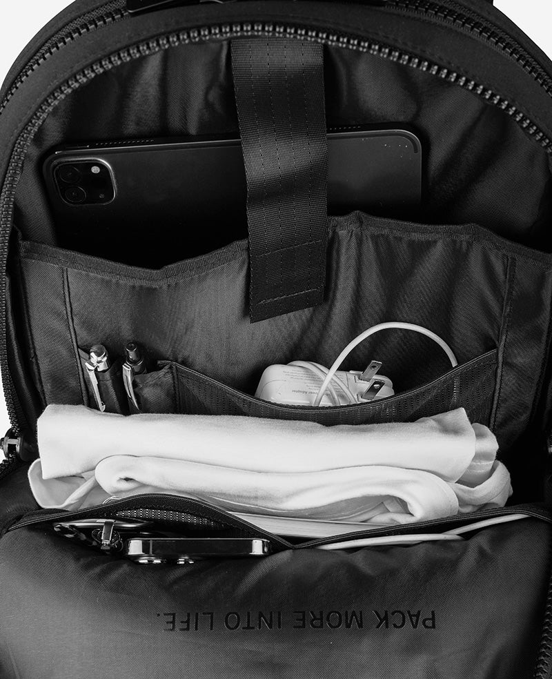 Logan Classic Backpack | Kenneth Cole BLACK