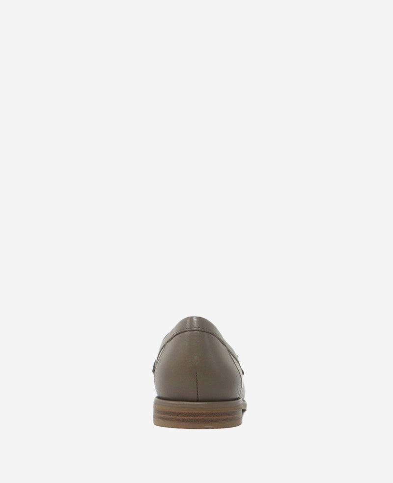 Lyra Leather Loafer | Kenneth Cole SHITAKE LEATHER
