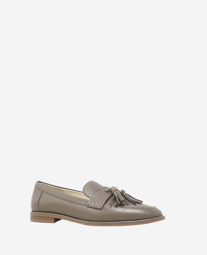 Lyra Leather Loafer | Kenneth Cole SHITAKE LEATHER