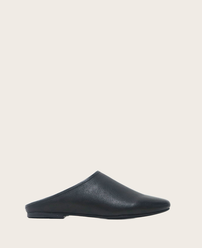 GENTLE SOULS - Wanda Leather Mule Flat | Kenneth Cole BLACK LEATHER
