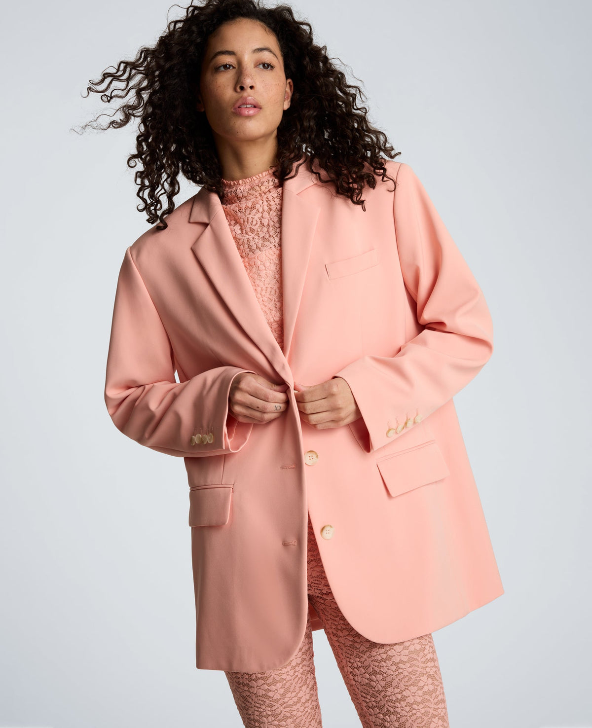 Vision Twill Three Button Boyfriend Jacket with Flap Pockets | Kenneth Cole SOFT PEACH