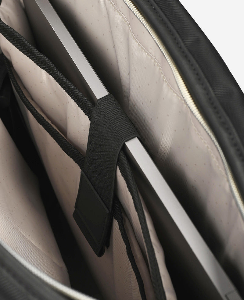 Chelsea Tote Bag | Black | Kenneth Cole BLACK