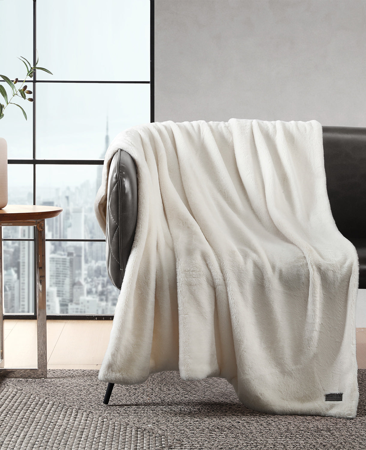 Faux Fur Solid Throw Blanket | Kenneth Cole WHITE